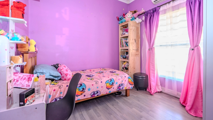 4 Bedroom Property for Sale in De Oude Spruit Western Cape